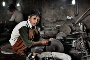 Médicos podem estar a usar instrumentos cirúrgicos feitos por crianças no Paquistão