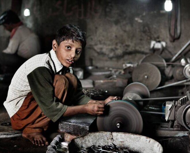 Médicos podem estar a usar instrumentos cirúrgicos feitos por crianças no Paquistão