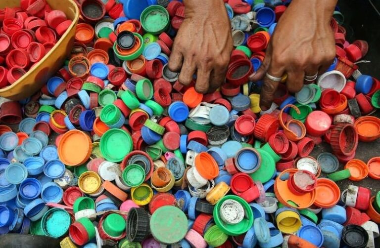 A verdade desconcertante sobre quanto tempo vai permanecer na Terra o plástico que usamos