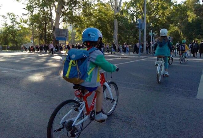 Lisboa: o comboio de bicicletas que leva as crianças à escola