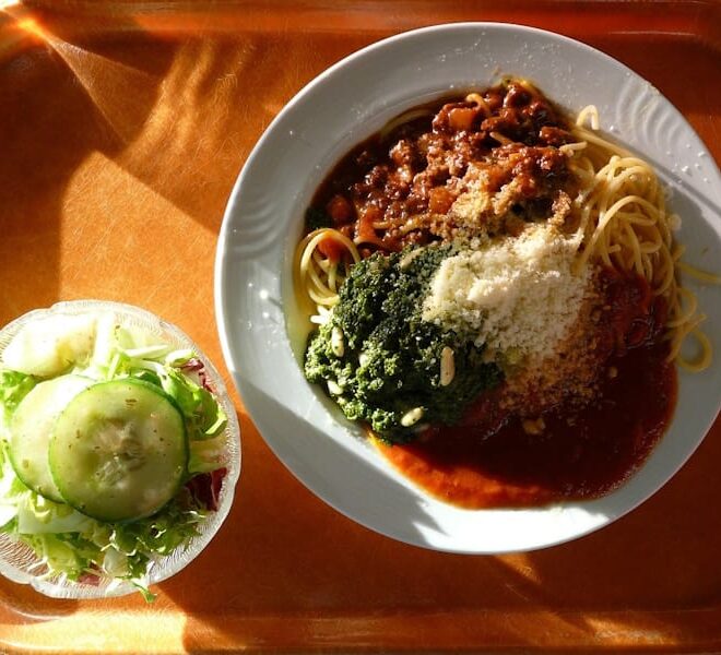 Lisboa limita refeições vegetarianas nas escolas: pais falam em “retrocesso” e “discriminação alimentar”